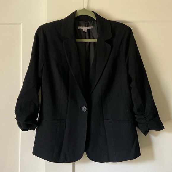 Valerie Steven’s blazer - Picture 1 of 5